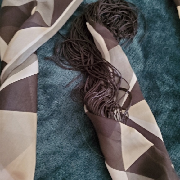 Scarves - Picture 7 of 8